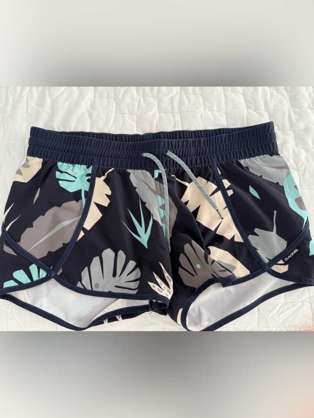Dakine Shorts size Large